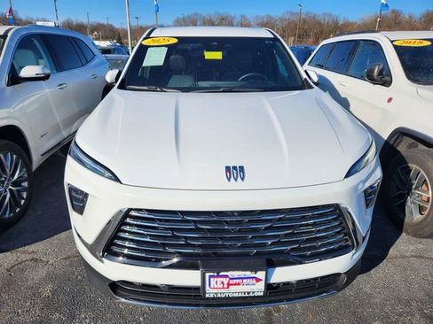 Used 2025 Buick Enclave Preferred image 2