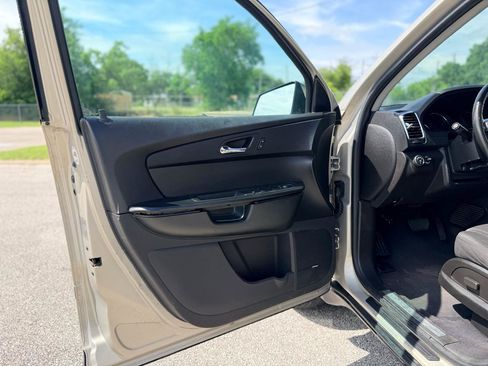 Used 2010 GMC Acadia SLE FWD image 9