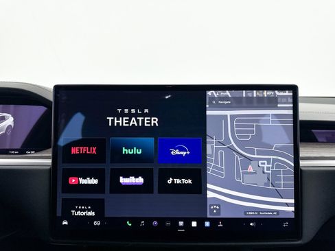 Used 2022 Tesla Model X image 25