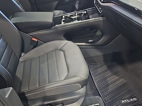 New 2026 Volkswagen Atlas Cross Sport SEL R-Line AWD/4WD image 13