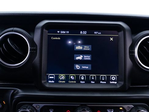 Used 2022 Jeep Wrangler Unlimited Sahara AWD/4WD image 30