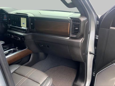 Used 2024 Chevrolet Silverado 1500 High Country AWD/4WD image 19