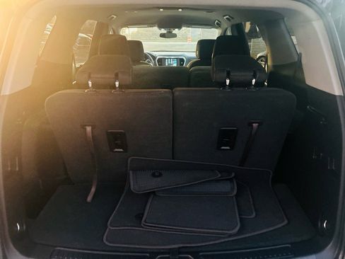 Used 2017 GMC Acadia SLE image 19