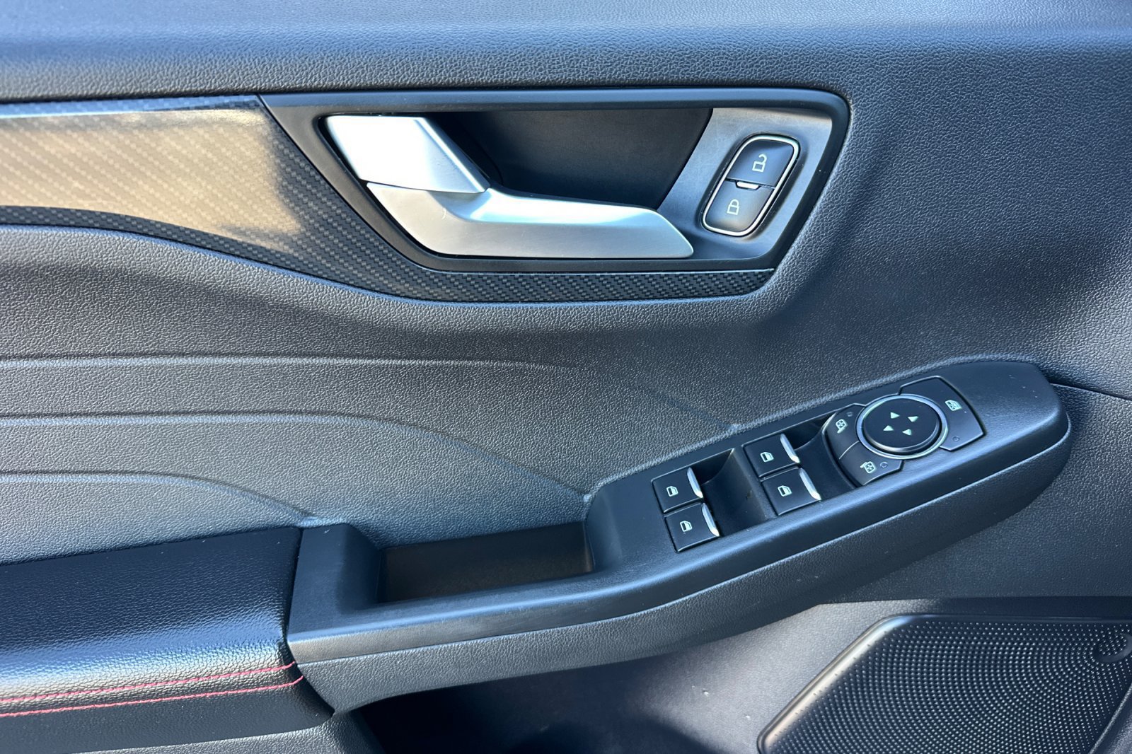 Used 2024 Ford Escape ST-Line AWD/4WD image 11