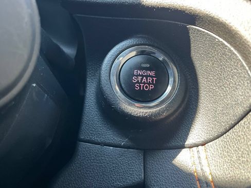 Used 2019 Subaru Crosstrek 2.0i Limited w/ Moonroof Package w/Navigation AWD/4WD image 18
