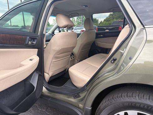 Used 2017 Subaru Outback 2.5i Limited AWD/4WD image 9
