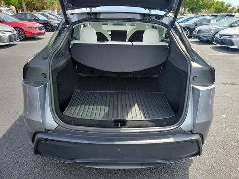 Used 2026 Tesla Model Y AWD image 13