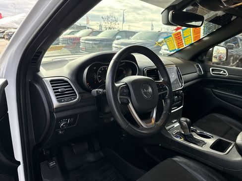 Used 2022 Jeep Grand Cherokee Laredo X image 9