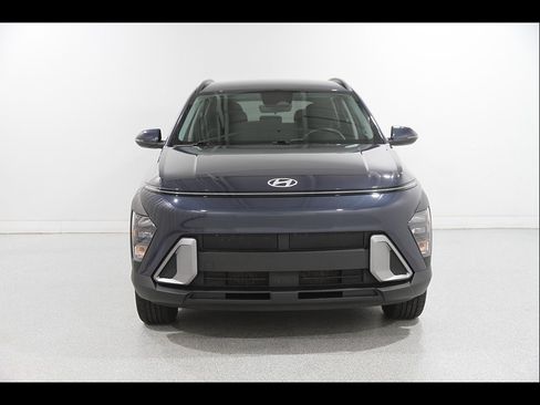 Certified 2025 Hyundai Kona SEL AWD/4WD image 2