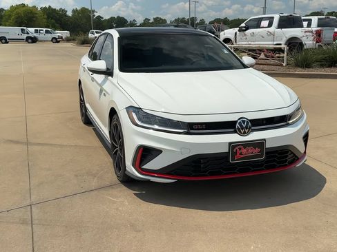 Used 2025 Volkswagen Jetta GLI Autobahn FWD image 2
