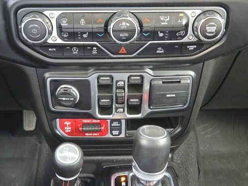 Used 2023 Jeep Gladiator Rubicon w/ LED Lighting Group AWD/4WD image 20
