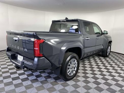 Used 2025 Toyota Tacoma Limited AWD/4WD image 9