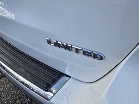 Used 2022 Jeep Grand Cherokee Limited image 11