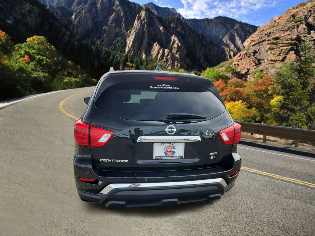 Used 2020 Nissan Pathfinder SL AWD/4WD image 4