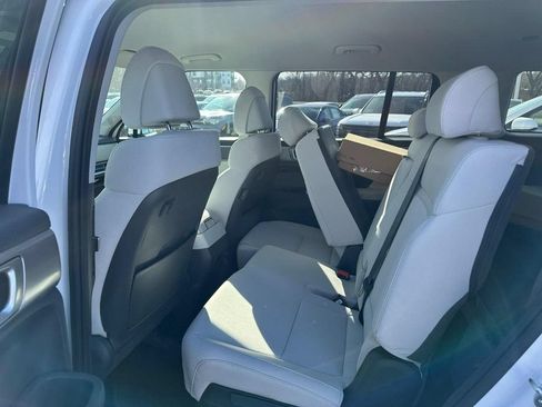 Used 2026 Hyundai Santa Fe SE AWD/4WD image 4