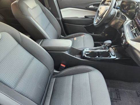 Used 2026 Chevrolet Trax LT w/ LT Convenience Package FWD image 18