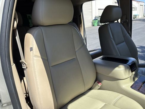Used 2014 GMC Yukon XL Denali AWD/4WD image 23