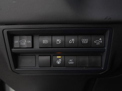 Used 2025 Toyota Sequoia Platinum image 31