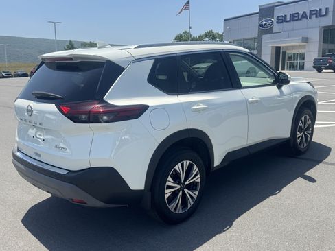 Used 2023 Nissan Rogue SV w/ SV Premium Package AWD/4WD image 3