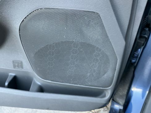 Used 2018 Toyota Sienna LE w/ Carpet Mat Package FWD image 25