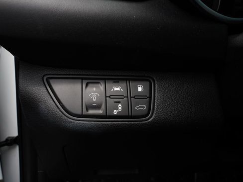Used 2020 Genesis G70 2.0T RWD image 5