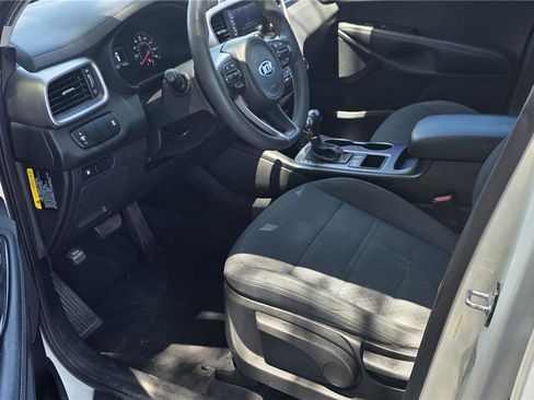 Used 2018 Kia Sorento FWD image 14