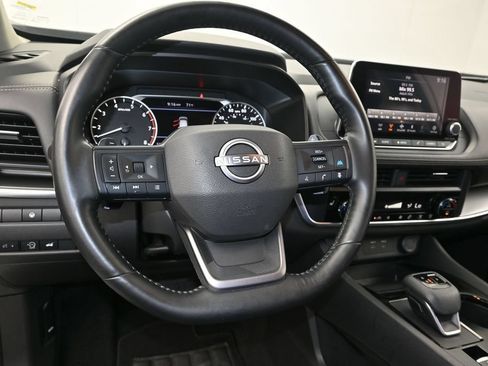 Used 2025 Nissan Rogue SV w/ SV Premium Package FWD image 24
