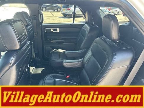 Used 2020 Ford Explorer XLT w/ Equipment Group 202A AWD/4WD image 35