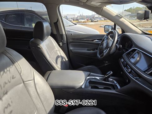 Used 2018 Buick Enclave Essence image 10