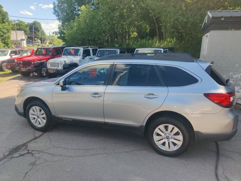 Used 2015 Subaru Outback 2.5i Premium AWD/4WD image 3