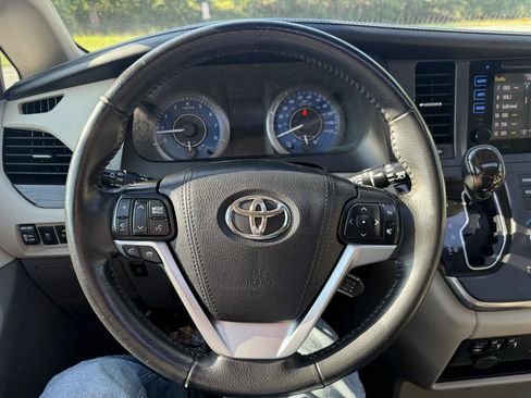 Used 2017 Toyota Sienna XLE w/ XLE Navigation Package FWD image 15
