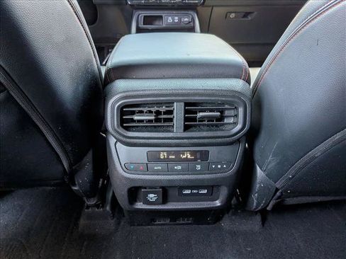 Used 2023 Honda Pilot TrailSport image 17