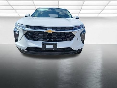 New 2026 Chevrolet Trax LS w/ LS Convenience Package FWD image 2