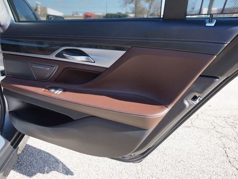 Used 2017 BMW 740i image 31