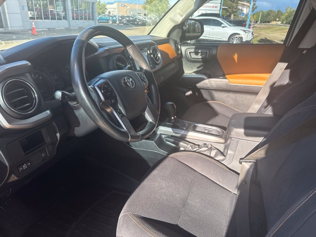 Used 2019 Toyota Tacoma SR5 AWD/4WD image 9