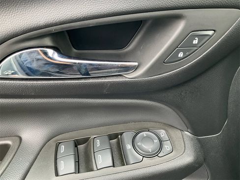 Used 2023 Chevrolet Equinox LT image 25