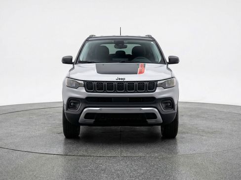 Used 2025 Jeep Compass Trailhawk image 1