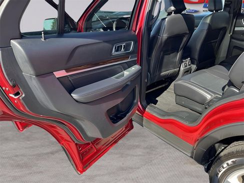 Used 2019 Ford Explorer Limited w/ Ford Safe & Smart Package image 12