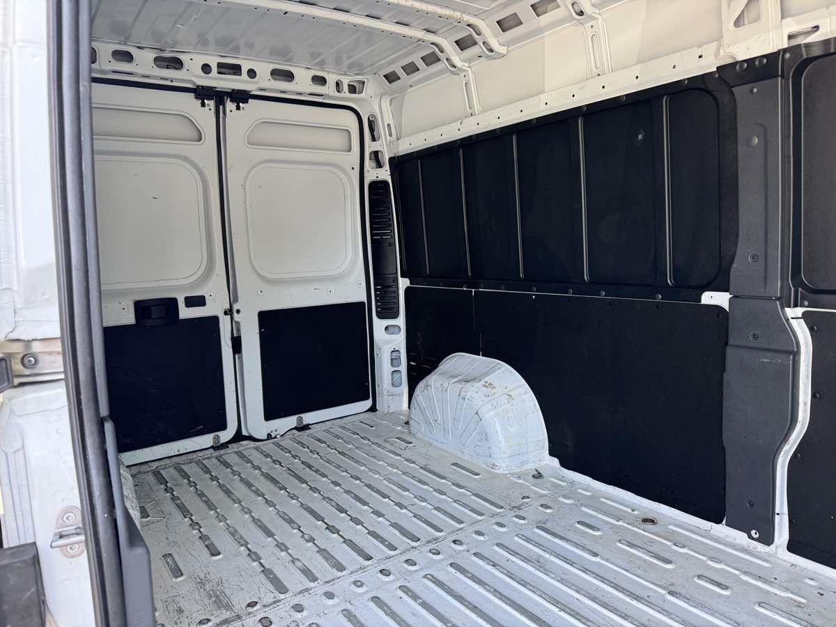Used 2025 RAM ProMaster 2500 w/ Convenience Group FWD image 14