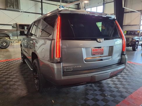 Used 2020 Cadillac Escalade Luxury w/ Escalade Sport Edition AWD/4WD image 5