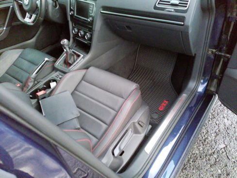 Used 2017 Volkswagen GTI SE image 48