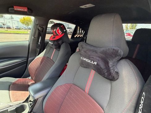 Certified 2025 Toyota Corolla SE FWD image 9