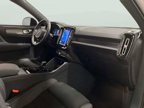 Used 2025 Volvo XC40 B5 Plus AWD/4WD image 24
