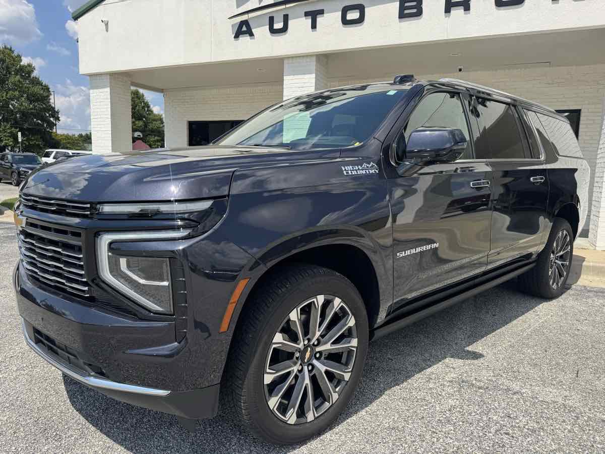 Used 2026 Chevrolet Suburban High Country RWD image 40
