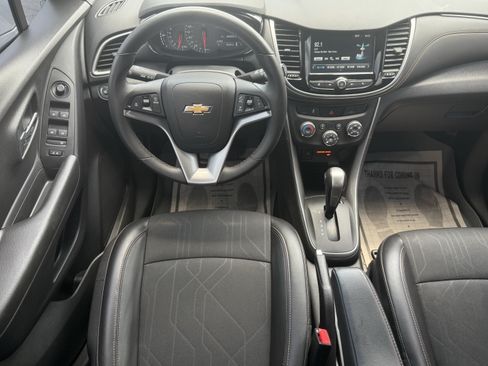 Used 2017 Chevrolet Trax LT w/ LT Convenience Package FWD image 23