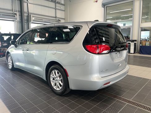 Used 2023 Chrysler Voyager LX FWD image 17