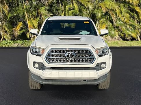 Used 2017 Toyota Tacoma TRD Sport w/ Tow Package image 2