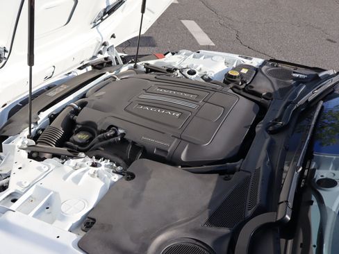 Used 2022 Jaguar F-TYPE Convertible RWD image 38