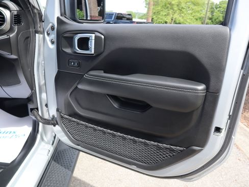 Used 2022 Jeep Wrangler Unlimited Sahara AWD/4WD image 33