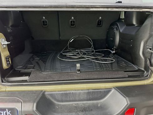 Used 2025 Jeep Wrangler Unlimited Rubicon 4xe image 30